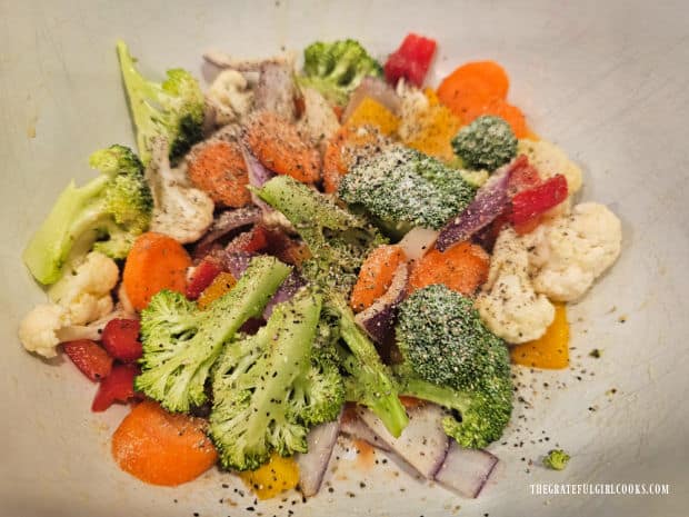 Salt, pepper, garlic powder, onion powder and Italian seasoning is added to veggies.