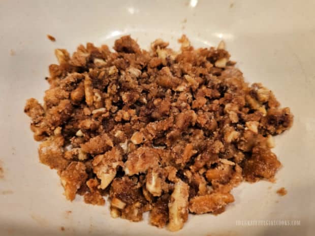 A streusel-like mixture is formed after filling ingredients are combined.