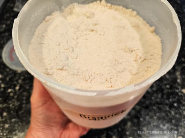 The recipe yields 6 cups of homemade Bisquick substitute baking mix.