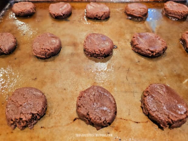 Peanut Butter and Nutella Cookies - The Grateful Girl Cooks! Each cookie ball is slightly flattened, then shaped into a circle.