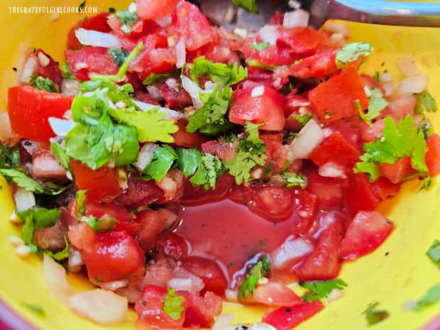 The small amount of salsa and extracted tomato juice are added back into the bowl.