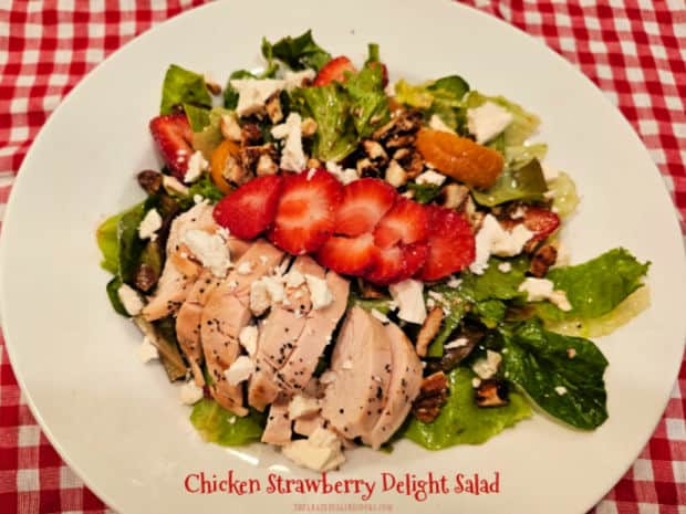 Chicken Strawberry Delight Salad - The Grateful Girl Cooks! Chicken Strawberry Delight Salad is absolutely delicious with mixed greens, candied pecans, feta, mandarin oranges and balsamic dressing!